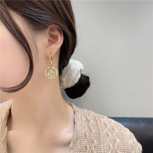 Load image into Gallery viewer, Vintage Coin Earring
